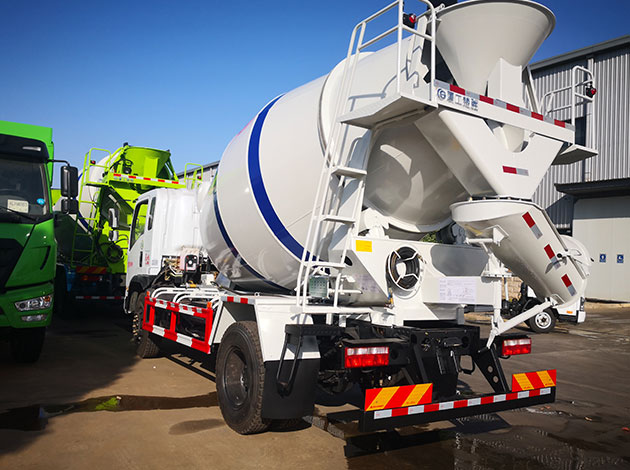 Dongfeng 6 Cbm Mixer Truck For Sale 