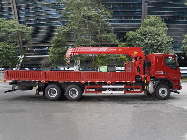 Dongfeng 300 Hp 6X4 8.15M 25T Mobile Crane
