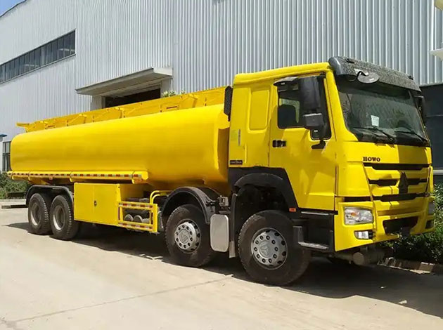 HOWO 35 cbm Fuel Tank Truck Oil Tanker