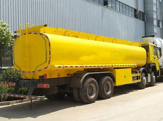 HOWO 35 cbm Fuel Tank Truck Oil Tanker