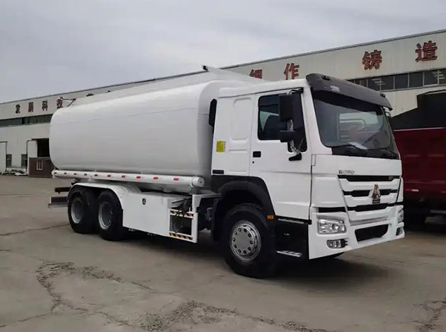 Howo 5000 Gallon Fuel Oil Tanker 