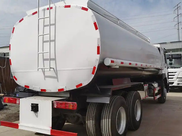 Howo 5000 Gallon Fuel Oil Tanker 