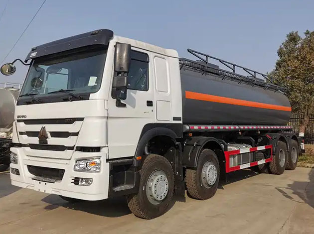 Howo 8×4 Chemical Liquid Tanker