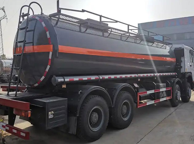 Howo 8×4 Chemical Liquid Tanker